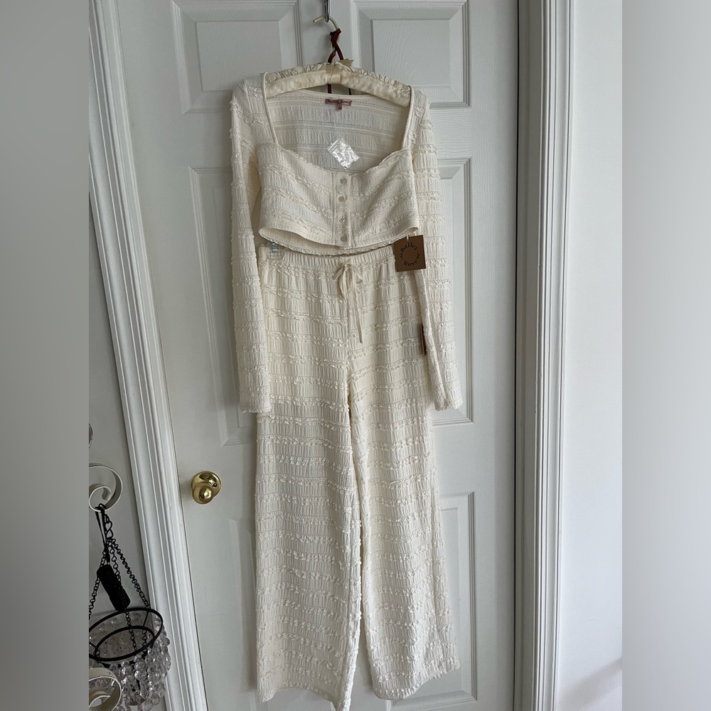 Elegant Cream pant and top set. Perfect condition.